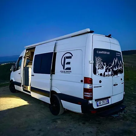 Leoventure Campervan 船屋 地拉那