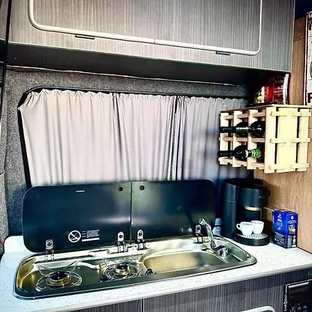 Leoventure Campervan * 地拉那