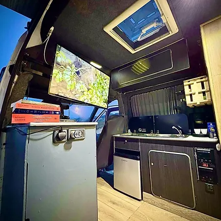 Botel Leoventure Campervan Tirana